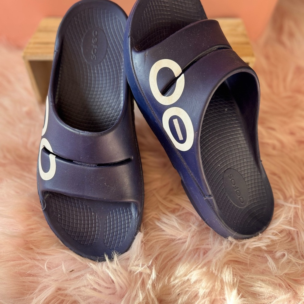 Oofos men's navy